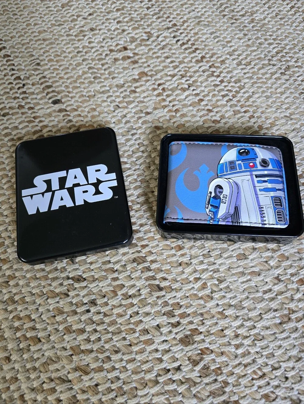 NWT! Star Wars R2-D2 Wallet in Blue and White with Logo Tin